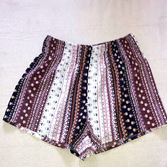 SHEIN Pants - Boho Elastic Waist Shorts size‎ M